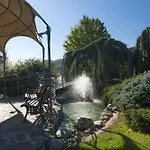 Отель Bouganville Hill & Wellness Space