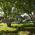 Отель Bouganville Hill & Wellness Space
